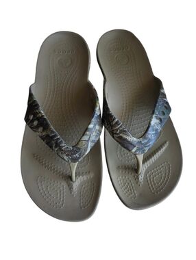 Crocs Women’s Camouflage Flip Flop Sandals Sz 10 Brown Comfort Thong Slides